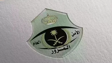 صورة مرور العاصمة المقدسة يباشر حادث انقلاب مركبة إثر انحراف مفاجئ عن المسار