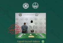 صورة القبض على شخصين في المدينة المنورة لترويجهما 10 آلاف قرص من الإمفيتامين