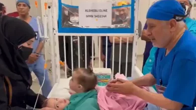 صورة «مثل أطفالنا».. حديث مؤثر بين «الربيعة» ووالدة التوأم السيامي السوري