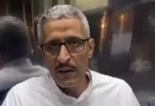 صورة ورث المهنة عن والده.. بائع عسل يروي قصة 55 عاما من العمل