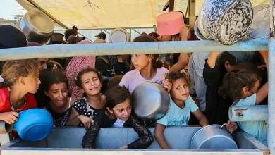 صورة بعد ضغط عربي ودولي.. غزة «تتنفس» بالمساعدات ووقف جزئي للحرب