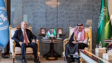 صورة وزير الخارجية يستقبل رئيس مجلس الوزراء الفلسطيني ويوقعان عددًا من مذكرات التفاهم
