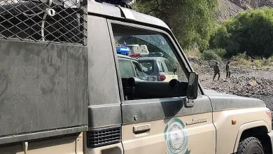 صورة دوريات الأفواج الأمنية بعسير تقبض على مُقِيمين لترويجهما 16 كيلوجرامًا من القات
