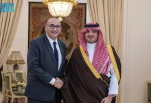 صورة وزير الداخلية يزور مركز العمليات الأمنية لشرطة باريس