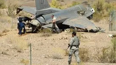صورة تحطم مقاتلة أمريكية في ولاية كاليفورنيا