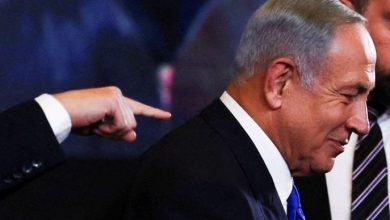 صورة نتنياهو يهاجم صحيفة أمريكية فضحت مساعيه لإطالة الإبادة بغزة