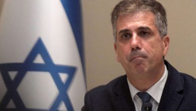 صورة وزير الطاقة الإسرائيلي يعلن قطع الكهرباء والماء عن مكاتب الأونروا