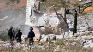 صورة جيش الاحتلال يهدم منزلين فلسطينيين ومتجرا في الضفة الغربية