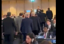 صورة انسحاب وفود دولية خلال كلمة رئيس الكنيست الإسرائيلي في مؤتمر بجنيف احتجاجًا على جرائم غزة