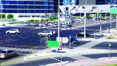 صورة الذكاء الاصطناعي ينظم إشارات المرور في دبي