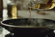 صورة تناول زيت عباد الشمس بهذه الطريقة يضر بصحة قلبك