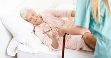 صورة أسباب قرح الفراش وطرق العلاج.. كيف تقلل من احتمالات الإصابة
