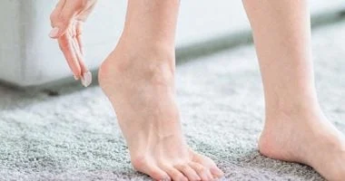 صورة أمراض تؤدي إلى تشقق الكعبين.. طرق الوقاية والعناية الفعالة