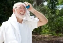 صورة أسباب تجعل كبار السن أكثر عرضة لأضرار الحرارة المرتفعة.. كيف تحميهم؟