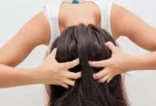 صورة أكثر من مجرد التهاب.. أسباب مرضية خطيرة تكشفها حرقة فروة الرأس الشديدة
