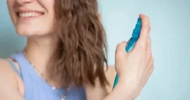 صورة أهمها كثرة تصفيفه.. 13 خطأ يضر بصحة الشعر