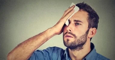 صورة تعرف على أسباب التعرق المفرط في الوجه والرأس
