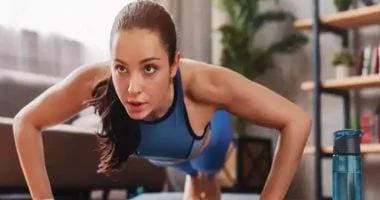 صورة لا تحتاج لصالة رياضية.. إليك 5 تمارين سريعة تساعدك على بناء عضلاتك