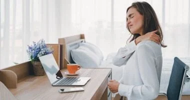 صورة هل تعاني من آلام الظهر بعد الاستيقاظ؟ إليك 4 تمارين فعالة لتخفيفها