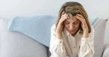 صورة أعراض انقطاع الطمث عند النساء في الثلاثينيات من العمر