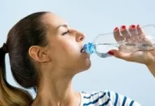 صورة مع ارتفاع درجات الحرارة.. تعرف على تأثير الجفاف على معدتك ونصائح للوقاية