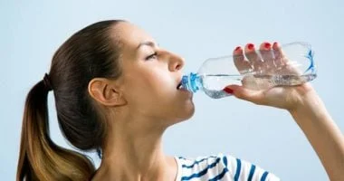 صورة مع ارتفاع درجات الحرارة.. تعرف على تأثير الجفاف على معدتك ونصائح للوقاية