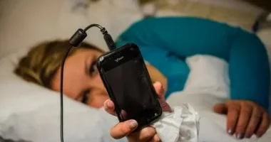 صورة عاجل: الحرمان من النوم خطر خفي يهدد صحتك.. 8 خطوات بسيطة لتعزيز جودة نومك
