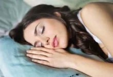 صورة ما هي الضوضاء الوردية والبنية وكيف تساهم في الاسترخاء والنوم