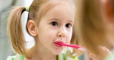 صورة التغذية الصحية لا تمنع تسوس أسنان الأطفال.. نصائح للحفاظ على صحة الفم