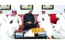 صورة رئيس الدولة يقدم واجب العزاء في وفاة محمد مبارك المنصوري