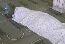صورة إمام يسلم الروح ساجداً في صلاة العشاء داخل مسجد بمدينة الشماعية
