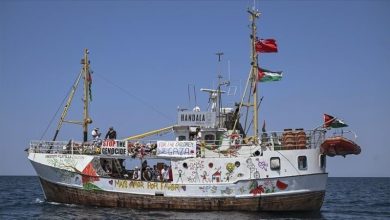 صورة مسيرات تحلق فوق سفينة « حنظلة »