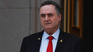 صورة كاتس يرد على اتهامات يائير نتنياهو ويؤكد دعمه لرئيس الأركان وأهداف الحرب