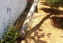 صورة سقوط عمود كهربائي يهدد سلامة المواطنين في مدشر « عين حلوفة » بأحد الغربية بطنجة (صور)