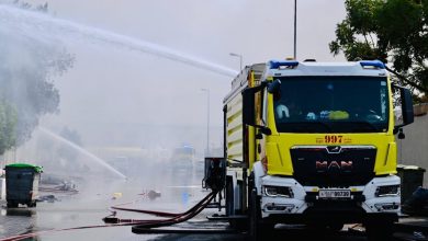 صورة السيطرة على حريق في مواقع قطع غيار سيارات مستعملة بالشارقة دون تسجيل إصابات