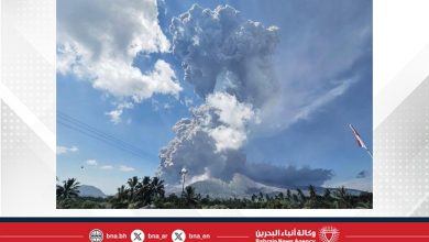 صورة بركان جبل ليووتوبي يثور في جزيرة فلوريس وسط تحذيرات من خطر امتداد الرماد