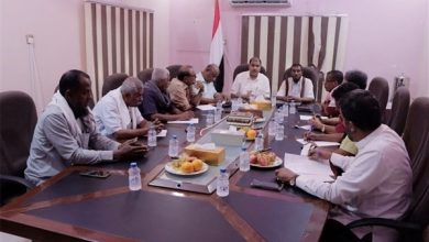 صورة أحزاب حضرموت تتهم محافظ حضرموت بتعطيل مؤسسات الدولة وتفشي الفساد وتطالب مجلس القيادة الرئاسي بسرعة إقالته …عاجل