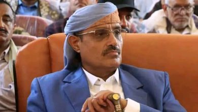 صورة قيادي حوثي يقر بانهيار أمني وفساد واسع داخل صفوف جماعته