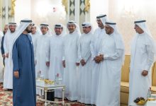 صورة محمد بن راشد يلتقي جمعاً من أعيان البلاد في مجلس “المضيف” بدبي