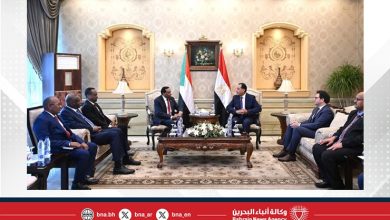 صورة رئيس الوزراء المصري يبحث مع نظيره السوداني سبل تعزيز التعاون بين البلدين