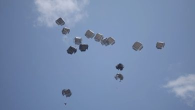 صورة الإمارات تواصل دعم غزة عبر الإنزال الجوي الـ66 للمساعدات ضمن عملية طيور الخير