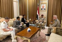 صورة وزير الدفاع يطالب الحكومة البريطانية بمعدات وتقنيات حديثة لإيقاف تهريب الأسلحة الإيرانية