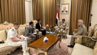 صورة وزير الدفاع يطالب الحكومة البريطانية بمعدات وتقنيات حديثة لإيقاف تهريب الأسلحة الإيرانية