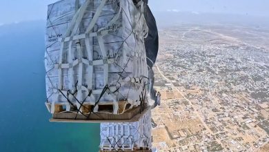 صورة الإمارات تنفذ الإنزال الجوي الـ67 للمساعدات الإنسانية على قطاع غزة ضمن عملية طيور الخير
