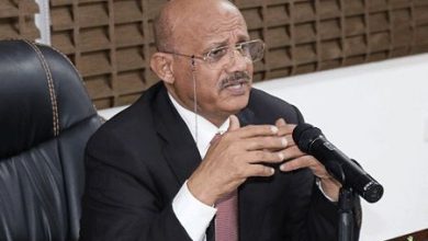 صورة لجنة تنظيم الواردات تبدأ استقبال طلبات المصارفة والتحويل وفقًا لتوجيهات البنك المركزي.. المعبقي يتحدث عن الآلية الجديدة