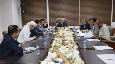 صورة تحرك حكومي لدعم التجار والمستوردين لتسهيل طلباتهم عبر البنوك وشركات الصرافة