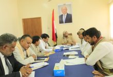 صورة قرارات وتوصيات لجنة الإصلاح الاقتصادي بمحافظة مأرب.. تتوعد المضاربين بالعملة الوطنية وتشدد على استمرار حملات الضبط والتفتيش في الاسواق