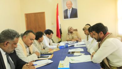 صورة قرارات وتوصيات لجنة الإصلاح الاقتصادي بمحافظة مأرب.. تتوعد المضاربين بالعملة الوطنية وتشدد على استمرار حملات الضبط والتفتيش في الاسواق