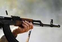 صورة جريمة مروعة تهز اليمن.. شاب يذبح والده وشقيقه يرد بالرصاص