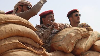 صورة وزير الدفاع يتفقد المواقع الأمامية في جبهات محافظة صعدة .. عاجل